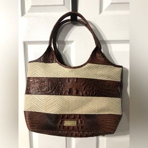 Brahmin leather and weave purse. Pink j in snide. Inside pockets.